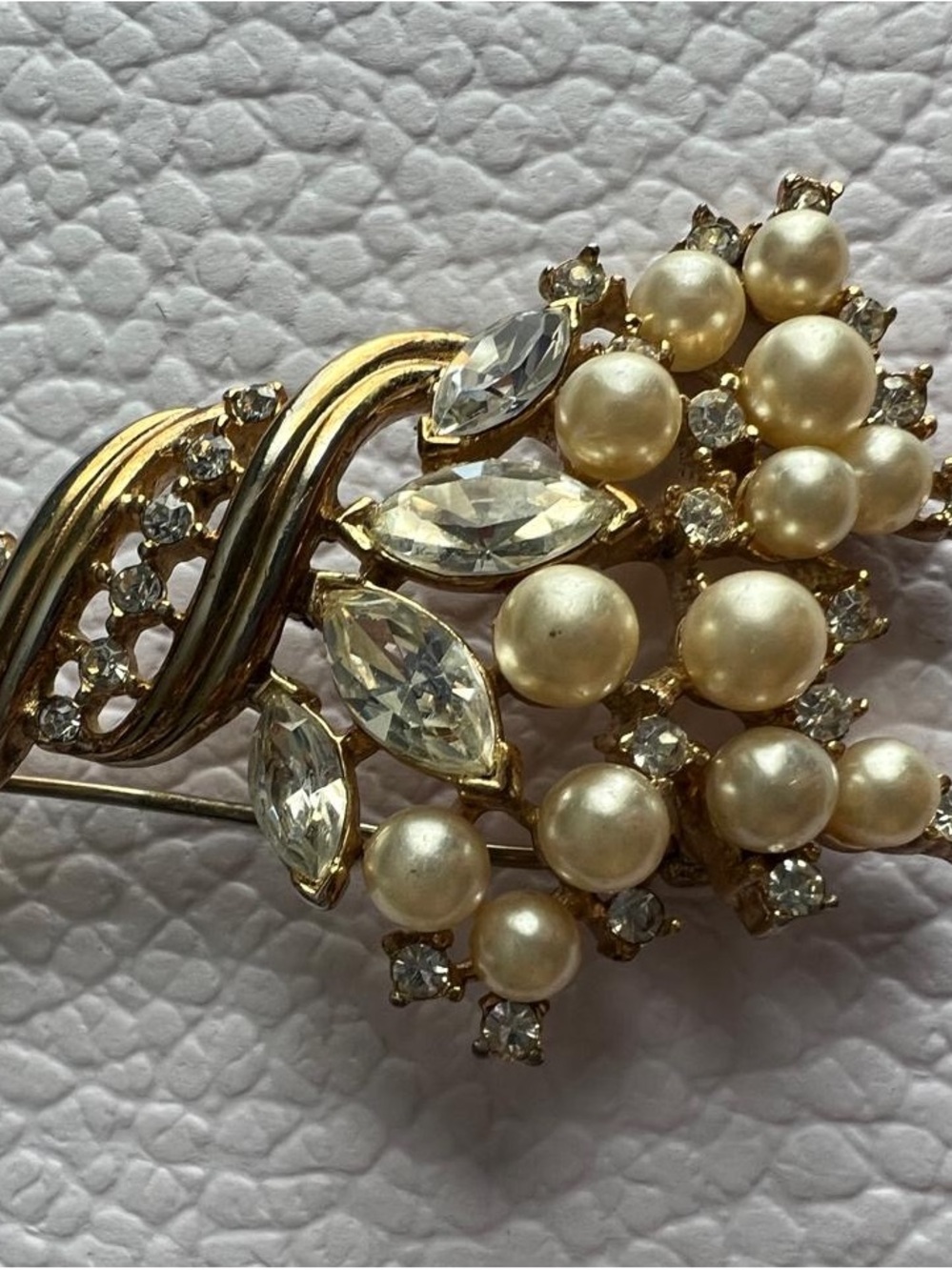 Vintage Trifari Alfred Philippe 1952 Pat. Pend. Faux Pearl Rhinestone Pin Brooch - Picture 6 of 9